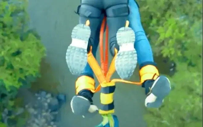 Salto de bungee con el río Fonce abajo